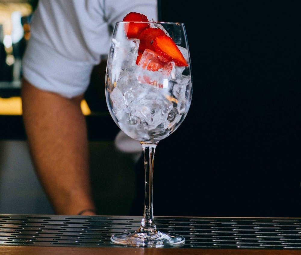 LAICEMACHINE's tweet image. The summer means more customers coming to your restaurant or hotel. But what if your #commercialicemachine breaks on a busy day? Here’s what you must do. buff.ly/3p6Lmwk