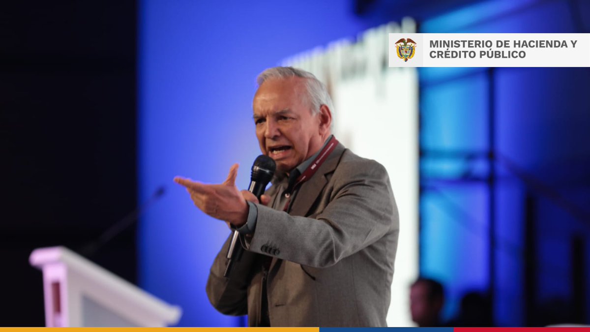 MinHacienda's tweet photo. #Agenda: Hoy el @MinHacienda, @ricardobonillag, instaló el Encuentro de Infraestructura, organizado por @FDNcolombia. Durante su intervención habló de el rol de los bancos de desarrollo en la coyuntura del país. https://t.co/8YVXFoOC0j