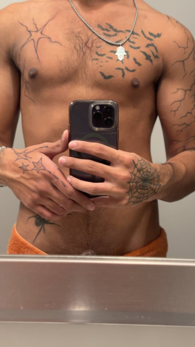 lovevenus0's tweet photo. hi #nsfwtwt 😁
NSFW | MDNI 🔞
6’5, fit
he/him

like &amp; rt to be mutuals #nsfw https://t.co/WYSR8Y0g8k