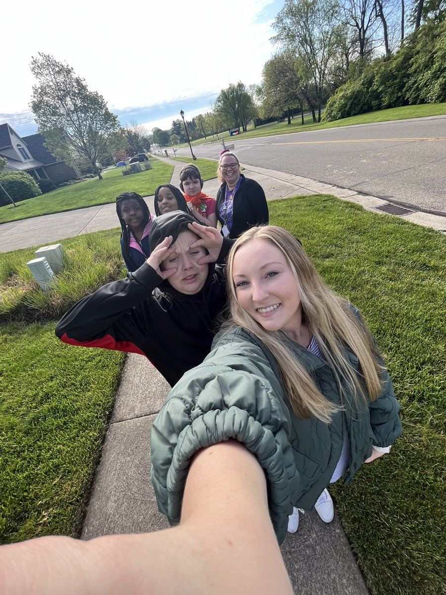 mstaylorparsons's tweet photo. Got to take our 6th graders to tour the middle school this morning! Our old friend, Chance, was one of our tour guides! 😁 https://t.co/Tx46XfV0Qh