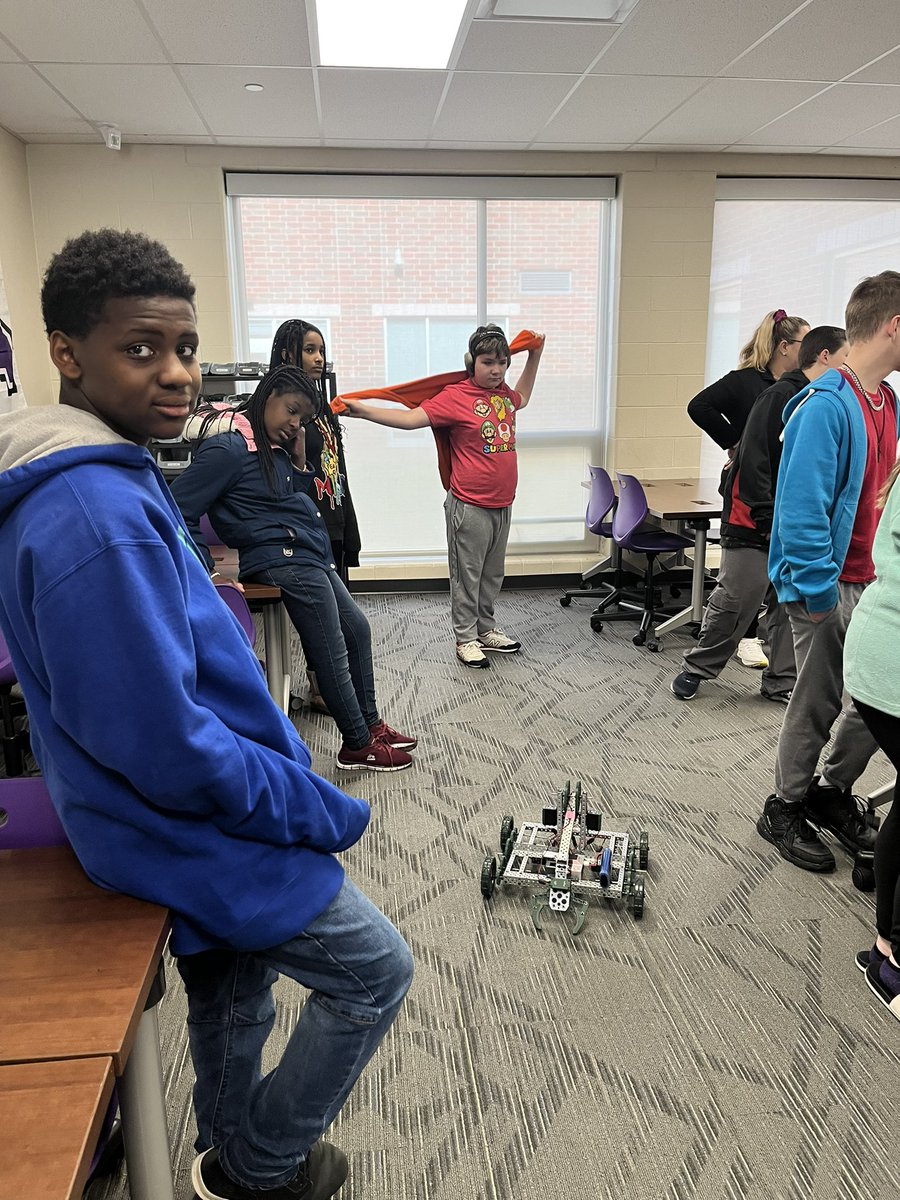 mstaylorparsons's tweet photo. Got to take our 6th graders to tour the middle school this morning! Our old friend, Chance, was one of our tour guides! 😁 https://t.co/Tx46XfV0Qh