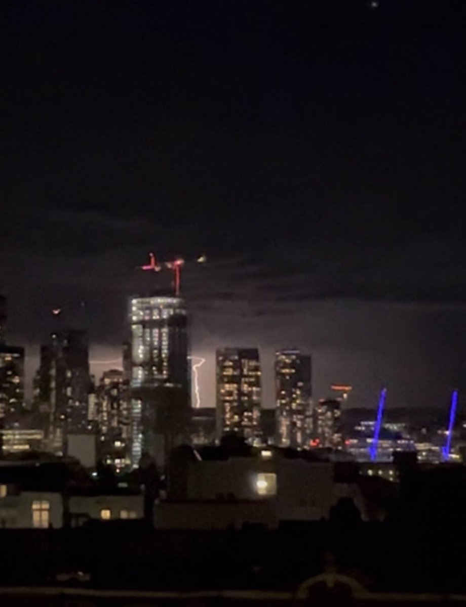 MollyRows's tweet photo. @NWSSeattle From Capitol Hill!  Couldn’t go to sleep, had to keep watching. https://t.co/JCCRXUgsaV