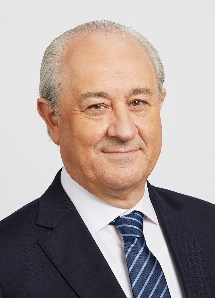 Ines_Batista23's tweet photo. Podíamos ter o Dr. Rui Rio como PM, mas o povo considerou que o António Costa seria um PM muito melhor (visto que lhe deram uma maioria absoluta). 
A pergunta para um milhão, será que se o Dr. Rui Rio fosse PM estávamos neste caos político? 
Tenho a certeza que não. https://t.co/AczP45nYqG