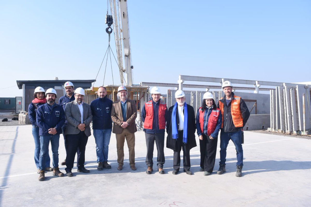 CChC_Chile's tweet photo. HOY | el pdte de la #CChC Juan Armando Vicuña y ministro de @Minvu @carlosmontestwt visitan fábrica de #viviendas industrializadas #Baumax en #Lampa, para presentación de #proyectos pioneros en #construcción de edificios con #tecnología de punta y reducción en tiempos de entrega https://t.co/gZk7yo70uU