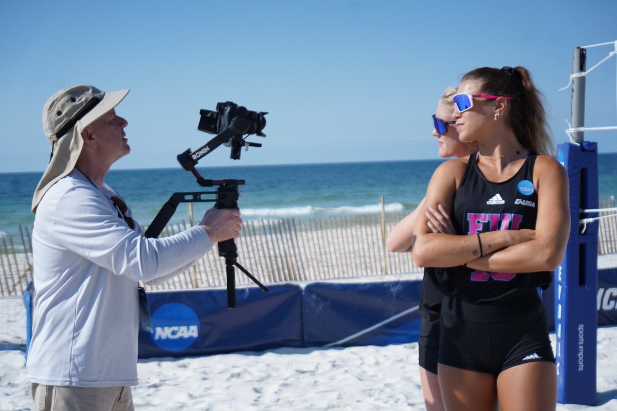 FIUBeachVB's tweet photo. Itβs a Panthers takeover in Gulf Shores!! πΈ
#PawsUp #GoBeachGo https://t.co/NE4ViNaauH