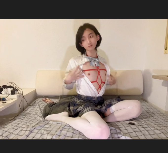 想试试兔耳朵发推但是没找到合适的照片唔姆姆  #女装男子 #男の娘 https://t.co/pQlKIkgfUI<a href="/tag/%E5%A5%B3%E8%A3%85%E7%94%B7%E5%AD%90"class="tags">#女装男子</a><a href="/tag/%E7%94%B7%E3%81%AE%E5%A8%98"class="tags">#男の娘</a>