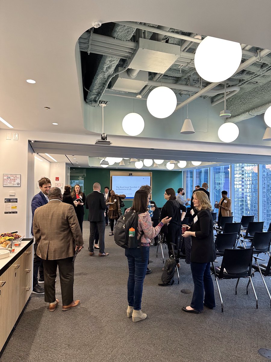 ChgoUnited's tweet photo. Thank you @LouSandoval_10, a 2021 BLC, for speaking at our Employee Resource Group Symposium this morning, as well as @EYnews, a Chicago United Member Company, for hosting the program.
Check out our website for our upcoming programs: https://t.co/7yLVixZGre https://t.co/42VDErTI0C