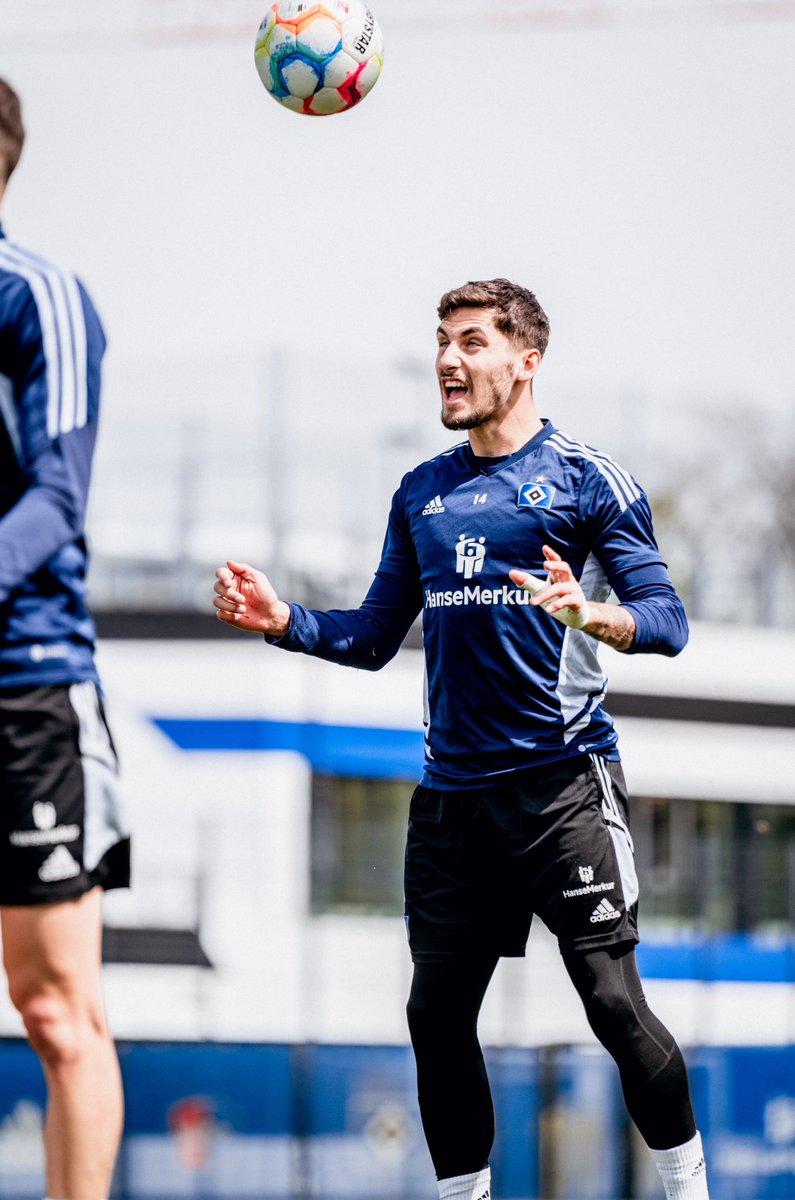 📸🇪🇸A picture perfect @javimontero14… And then there’s Ludo… 😂😂 #nurderHSV #Training