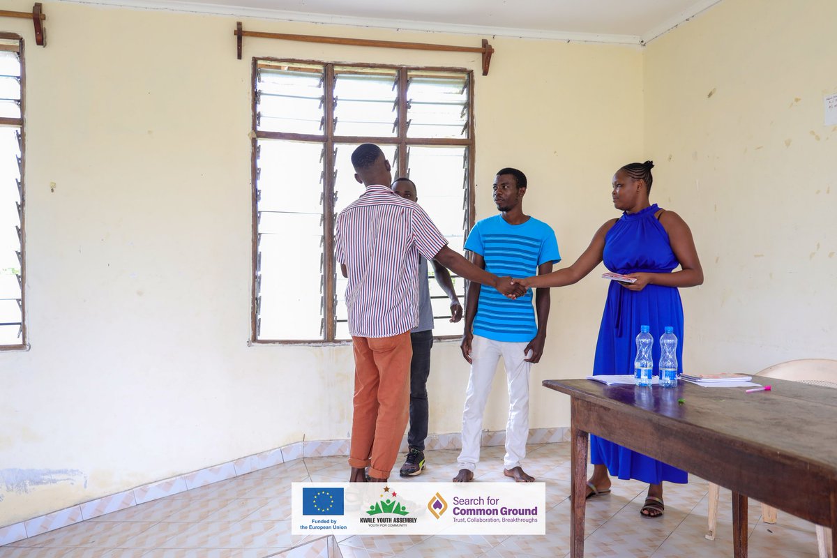 KwaleYouth's tweet photo. Through a skit ,youth demonstrating electoral violence among youth fueled by political conflicts , hate speech during campaign,bribery during voting  &amp;election malpractices, cohesion &amp; reconciliation.Supported by @SFCG_Kenya courtesy of #UchaguziBilaBalaa funded by @EUinKenya https://t.co/VJxRjBiAst