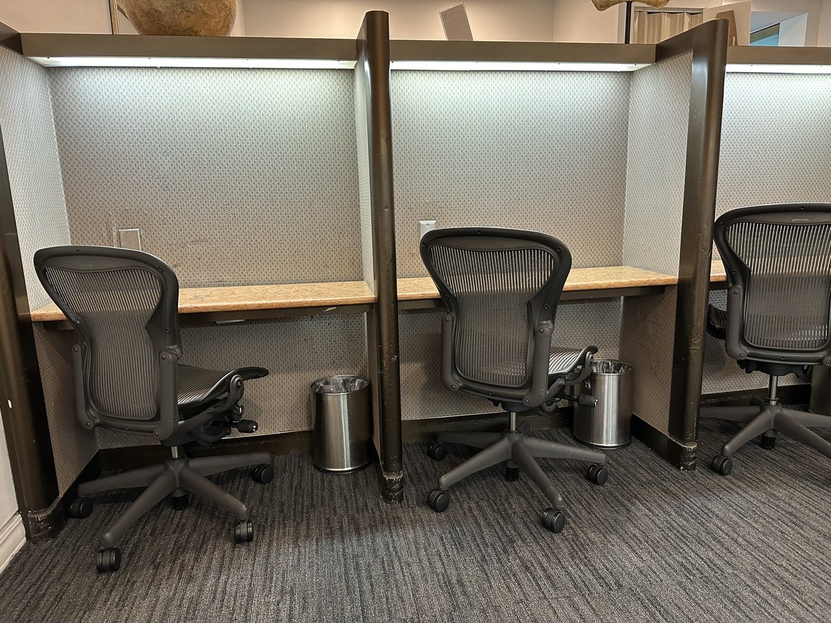 zevmo's tweet photo. @united the club in Orlando MCO is way, way overdue for an upgrade. The place is always packed, the food/coffee isn’t refreshed (is empty) often enough. And the area for doing work has no plugs. It’s time. #unitedclub #milageplus #1k @Chase https://t.co/VFS5PmipLu