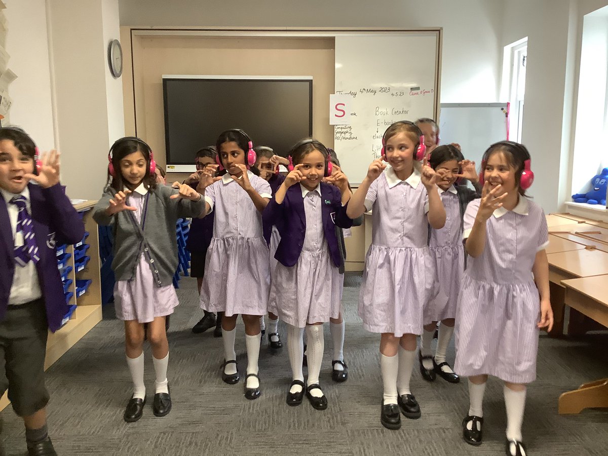 DaiglenSchool's tweet photo. 🎧Now Press Play 🎧 Y3 were the first to try out our new resource @nowpressplay engages all children through sound, story and movement. It helps children to access the curriculum by integrating experiential learning into the classroom #creativecurriculum #daiglen https://t.co/JZ07pCNznu