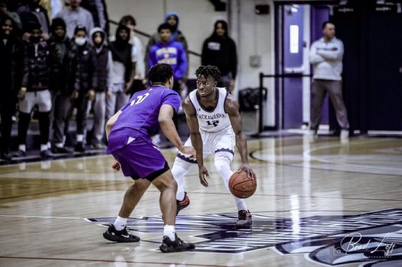 🚨🚨4Year Coaches 🏀🏀

Malek Mims (6’0/PG) of Lackawanna College is available

Mims averaged 12ppg and 3apg while shooting 35% from deep. Gets it done on both ends!

GPA- 3.0

Film- youtu.be/PCByN7HWU88

Contact via DM if interested