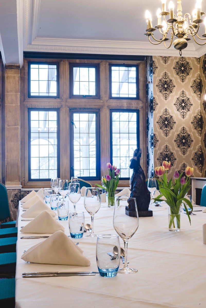 CrickladeHouse_'s tweet image. Our library ✨ 

With close proximity to all of our facilities it perfect for small meetings, family meals and even weddings. 
.
.
#crickladeandspa #functionroom #family #business #friends #specialoccasions #staycationuk