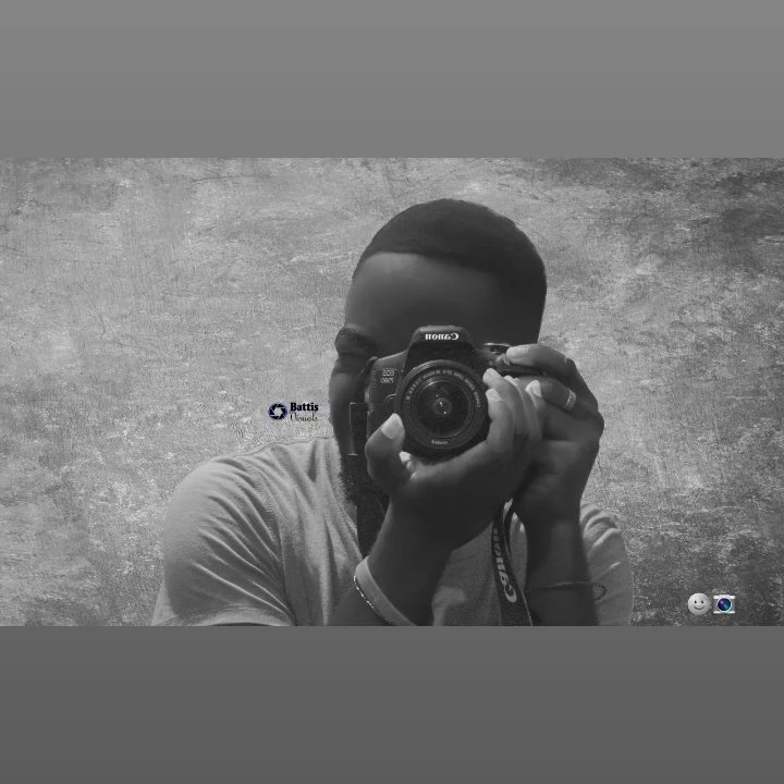 Hello there!!!!! 
🌚📷
.
.
.
.
.
.
.
.
.
.
#photography #photooftheday #picoftheday #visual #viral #canonphotography #canon #canon750d #mirrorphotography #mirrorphotо #blackandwhite #blackandwhitephotography #blackphotographer #mirrorcreativity #battisvisuals || #SaloneTwitter