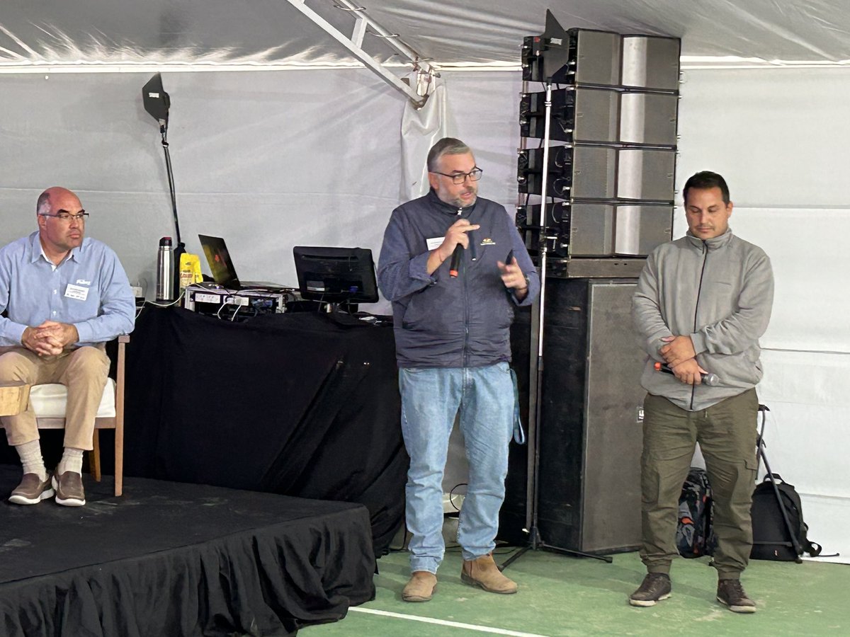 maguilarbenitez's tweet photo. Un éxito la convocatoria con unas 300 personas que nos visitaron (según las sillas ocupadas) y grandes exponentes como Aníbal Pordomingo INTA, Elbio Bressan de #Phibro y Diego Nicola de #LasChilcas https://t.co/WykvQMgUV4