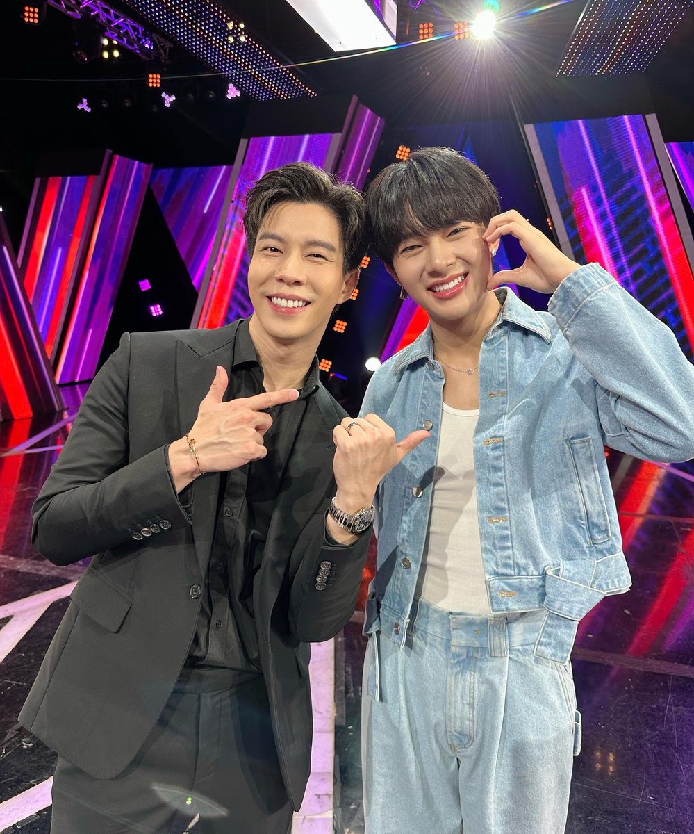 CwrNew's tweet photo. ดีใจ��ากๆเลยค้าบที่ได้ไป #ร้องข้ามกำแพง แต่ทุกคนทายถูกตั้งแต่ตัวอย่างเลย 😂 ขอบคุณทาง workpoint ที่ชวนนุไปนะค้าบ ดีใจที่หน้ากำแพงเป็นพี่มายด์ 4EVE ด้วยย ดีใจที่ได้เจอพี่ๆทุกคนเลย ฝากเทปนี้เทปหน้าด้วยนะค้าบ 😜 เดี๋ยวไปอ่านในแท็กน้า ปล.รอซิงเกิ้ลผมกันด้วยนะค้าบ☺️ #TheWallSongxNuNew https://t.co/3A93Ebddv6
