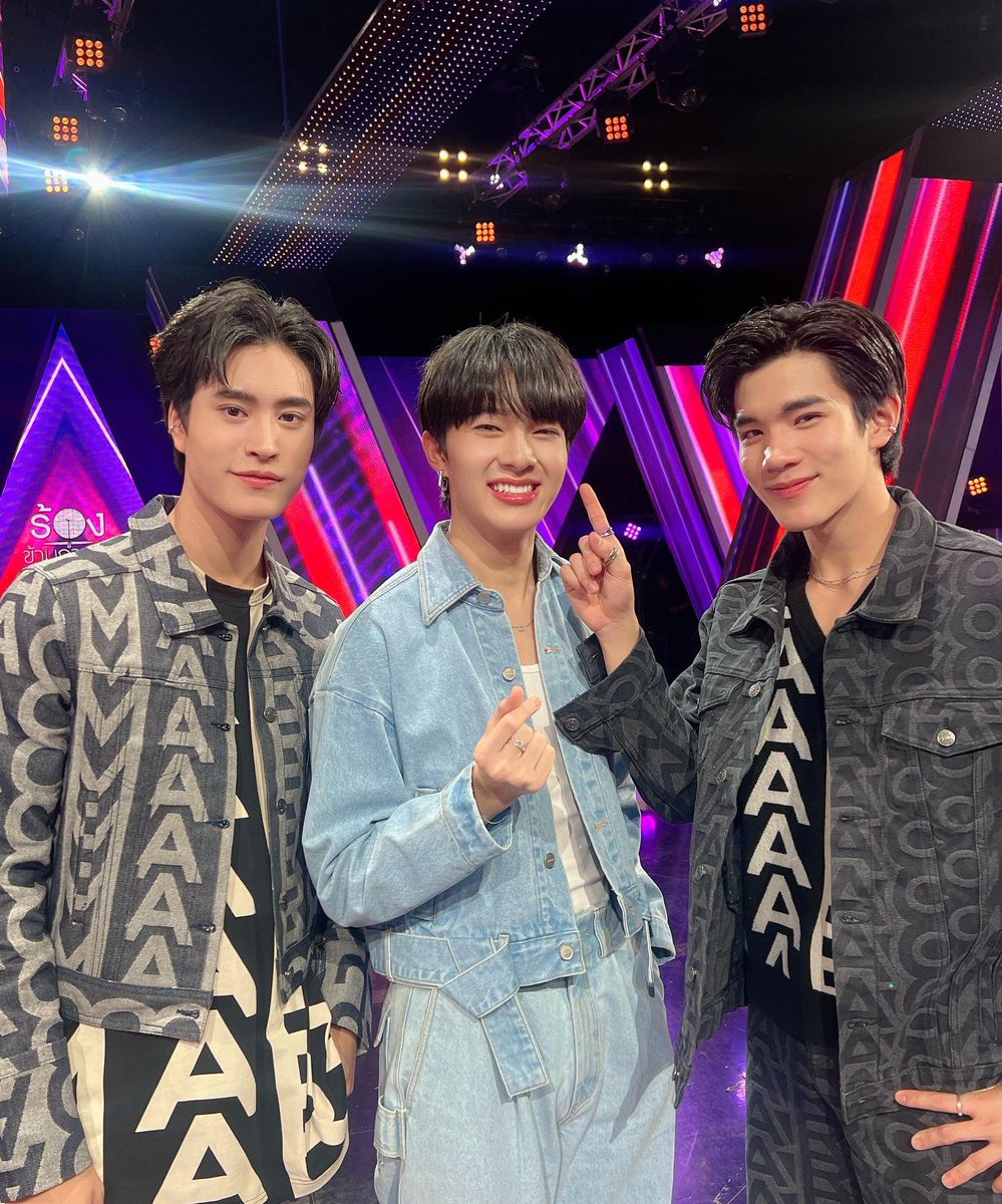 CwrNew's tweet photo. ดีใจ��ากๆเลยค้าบที่ได้ไป #ร้องข้ามกำแพง แต่ทุกคนทายถูกตั้งแต่ตัวอย่างเลย 😂 ขอบคุณทาง workpoint ที่ชวนนุไปนะค้าบ ดีใจที่หน้ากำแพงเป็นพี่มายด์ 4EVE ด้วยย ดีใจที่ได้เจอพี่ๆทุกคนเลย ฝากเทปนี้เทปหน้าด้วยนะค้าบ 😜 เดี๋ยวไปอ่านในแท็กน้า ปล.รอซิงเกิ้ลผมกันด้วยนะค้าบ☺️ #TheWallSongxNuNew https://t.co/3A93Ebddv6