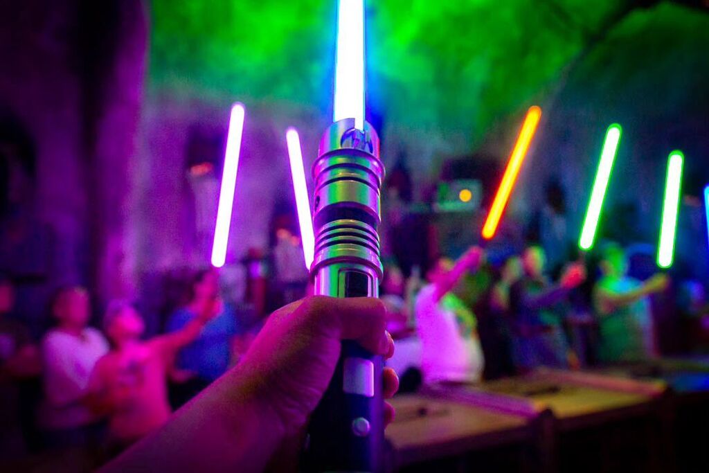 DisLandviewfndr's tweet photo. May the 4th be with you.
.
.
.
#starwars #starwarsday #maythe4th #maythe4thbewithyou #maytheforcebewithyou #lightsaber #starwarsgalaxysedge #galaxysedge #Disneyland #disneylandresort #disneyparks #visitanaheim #disneygram #disneyside #disneymagic #disney… https://t.co/McN4eCxShz https://t.co/horoIvU2ri