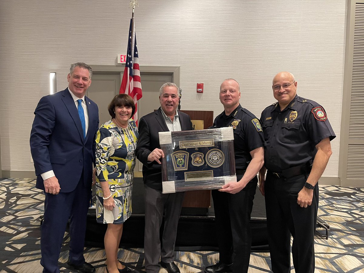 middlesexchiefs's tweet photo. The Middlesex Chiefs presented @ChiefMazzie a gift for his 20 years of service as @everettpolicema Police Chief.  A great leader and representative of law enforcement!  #everett #20yearchief https://t.co/TWTjUkYXos