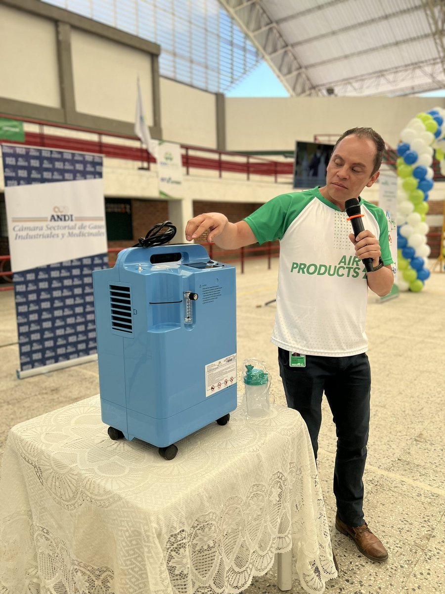 GasesANDI's tweet photo. Capacitación en manejo de equipos de oxígeno durante la brigada de salud en Duitama para pacientes oxígeno requirientes convocada por @oxyexpress, #Cryogas y #GasesAndi. Una iniciativa privada por el mejoramiento de la salud pública de la región. @ANDI_Colombia #MásPaís https://t.co/bplyzygB1W