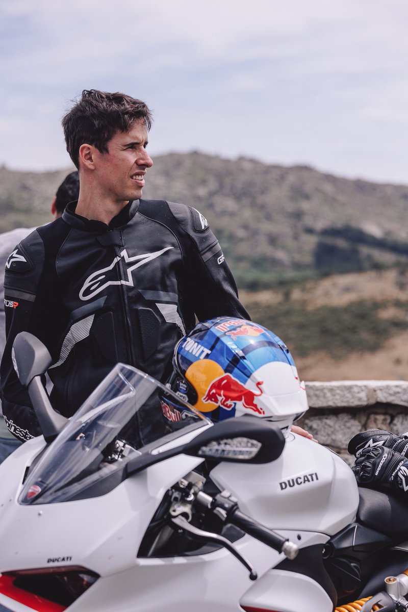 alexmarquez73's tweet photo. A ride with friends of @tonitmotorcycles
#Alex73 #Tonit #Tonitmotorcycles https://t.co/hRMnlWpdEp