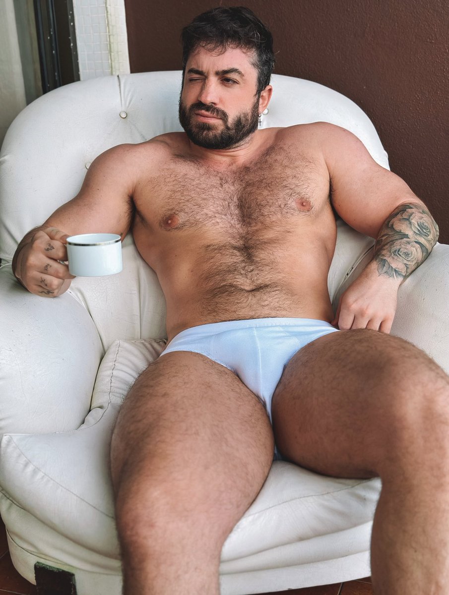 olá! o senhor não quer entrar pra tomar uma xicara de café? 🥹☕️