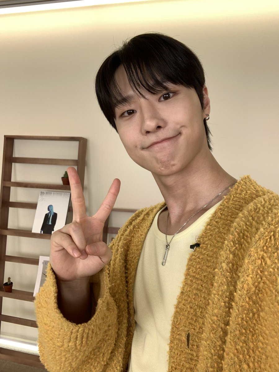 무즈🧡💙 나와 함께 긴 여정을 함께 해줘서 너무너무 고마워요❤️ 앞으로도 건강하고 행복하게 재밌는 일 많이 많이 만들어요🤓 언제 어디서나 나의 편이 되어주는 무즈 많이 사랑해요❤️