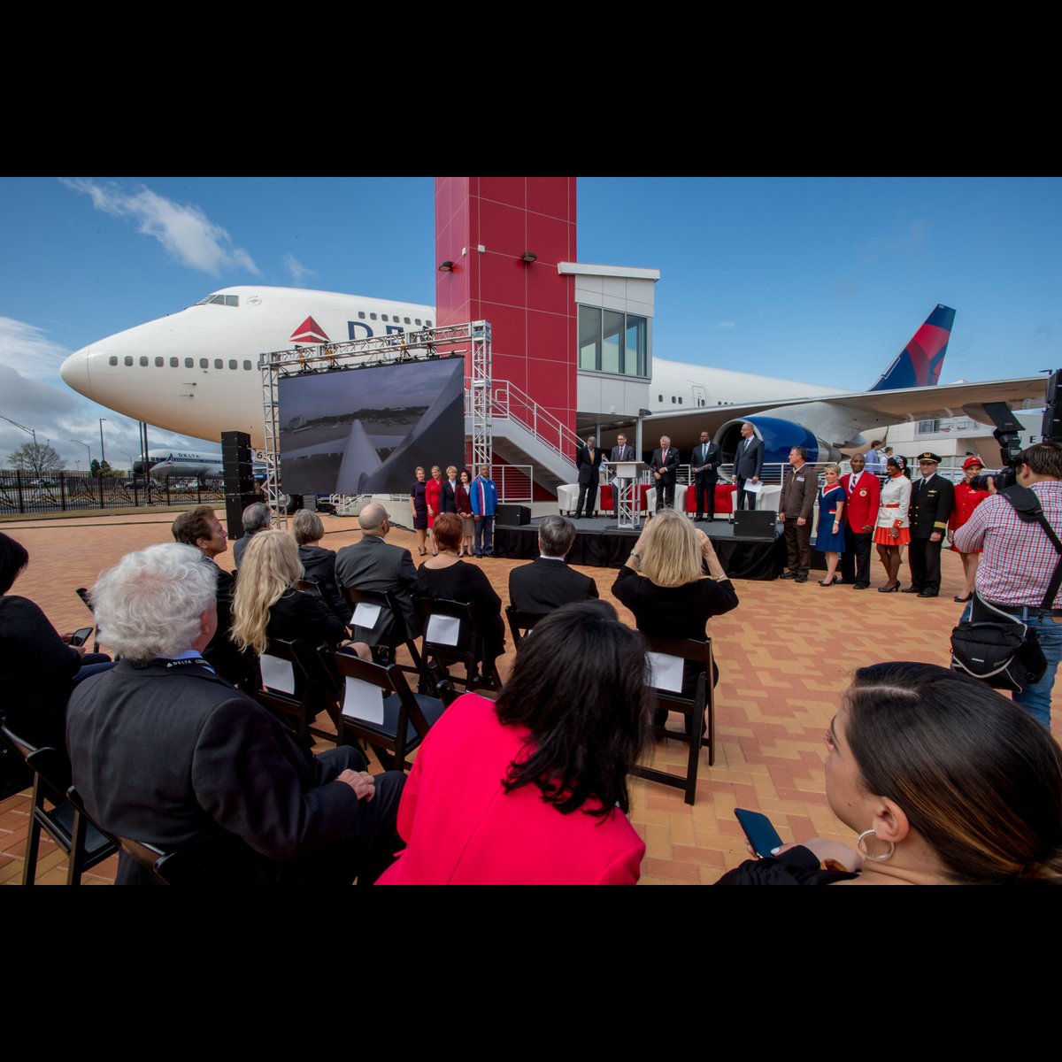 BlackBoxDown tweet media