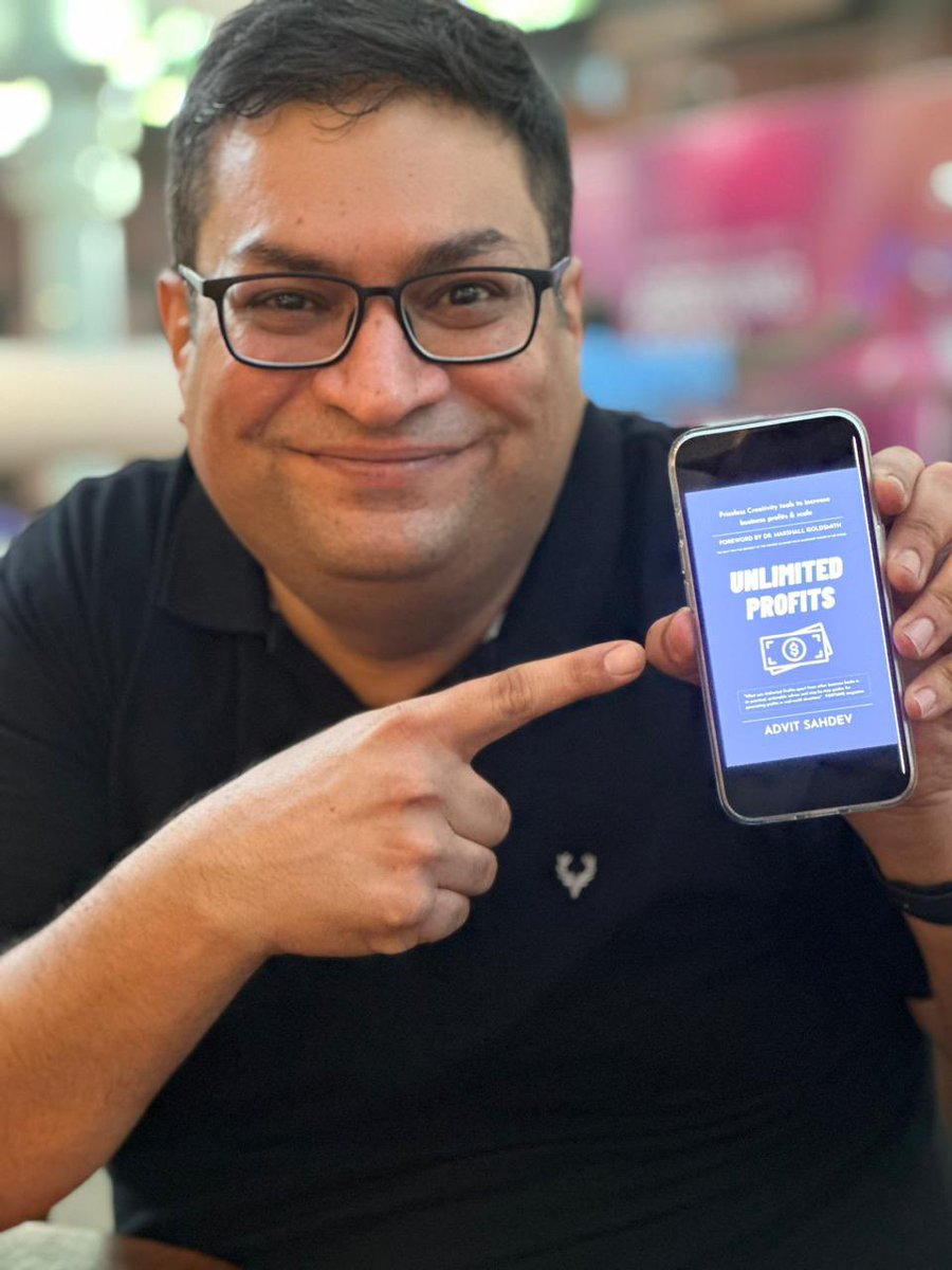 aashishc's tweet image. When you meet a close friend after a long time, that too for a quick chat at the airport.. and being the first to get a copy of his new book ♥️😊🙌  get here… amzn.eu/d/biO6dmj #MarketingDigital @advitsahdev