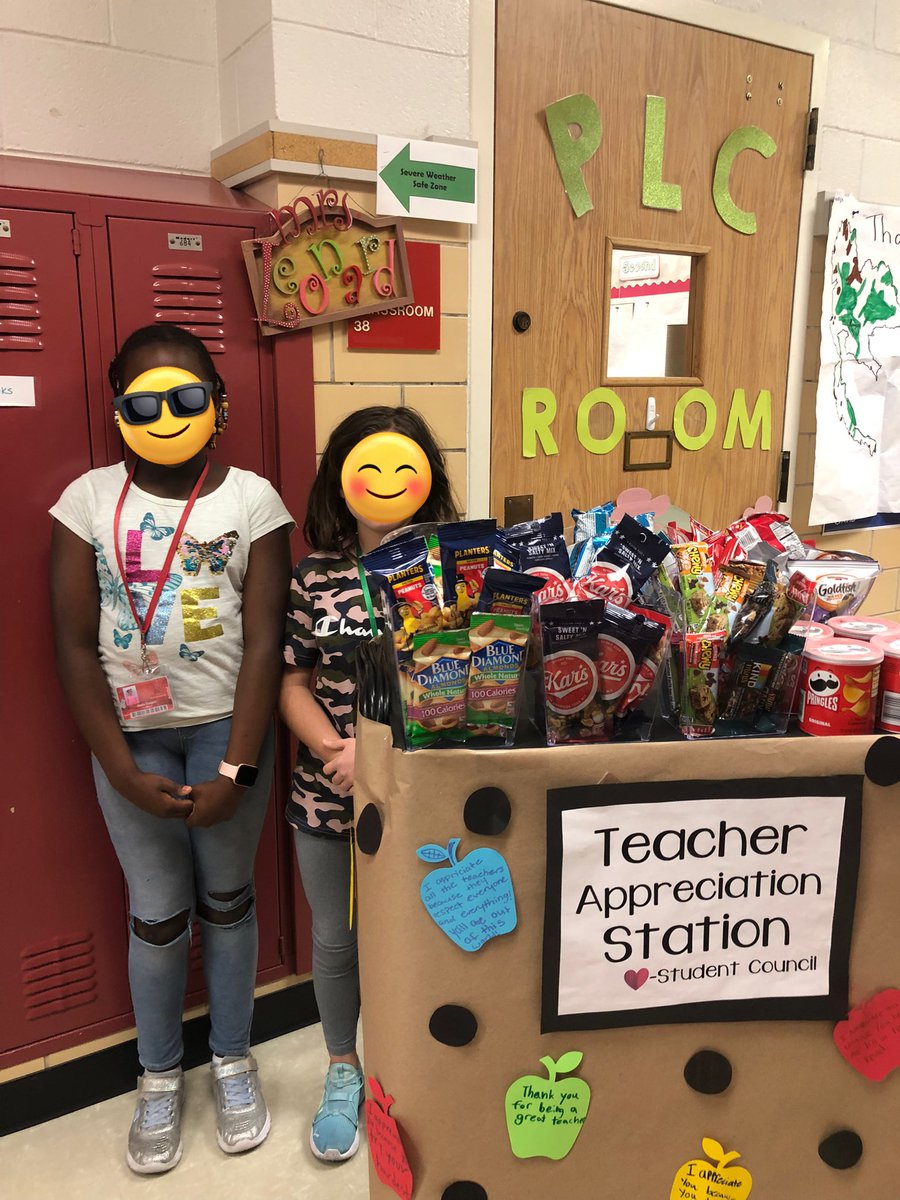 Thank you for the sweet treat! What an awesome student council! <a href="/CRobbinsCRS/">Christy Robbins</a> #proud2beNRE
#risdbelieves
#risdlitandint
#risd_soars
#TRAinRISD
#RISDmath
#4houses1family
#RISD_soar