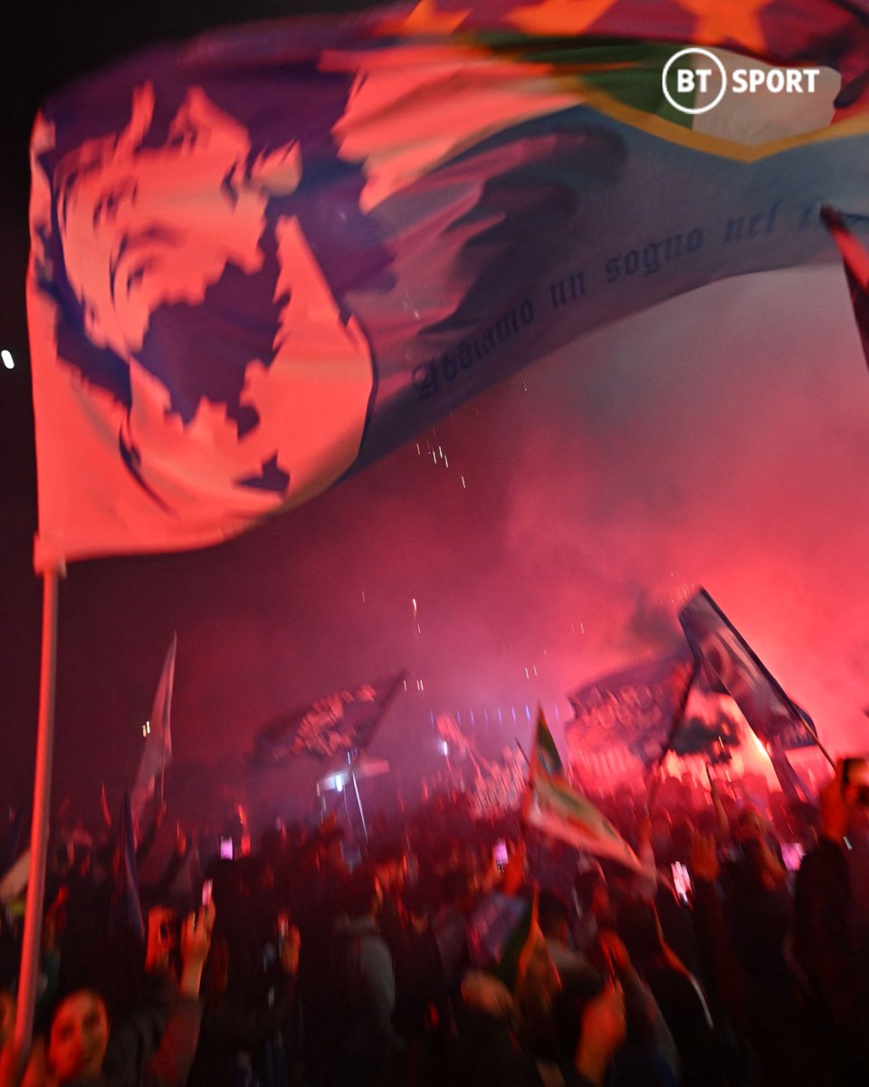 footballontnt's tweet photo. Party time in Naples! 🍾 https://t.co/E7rWBDNZw7