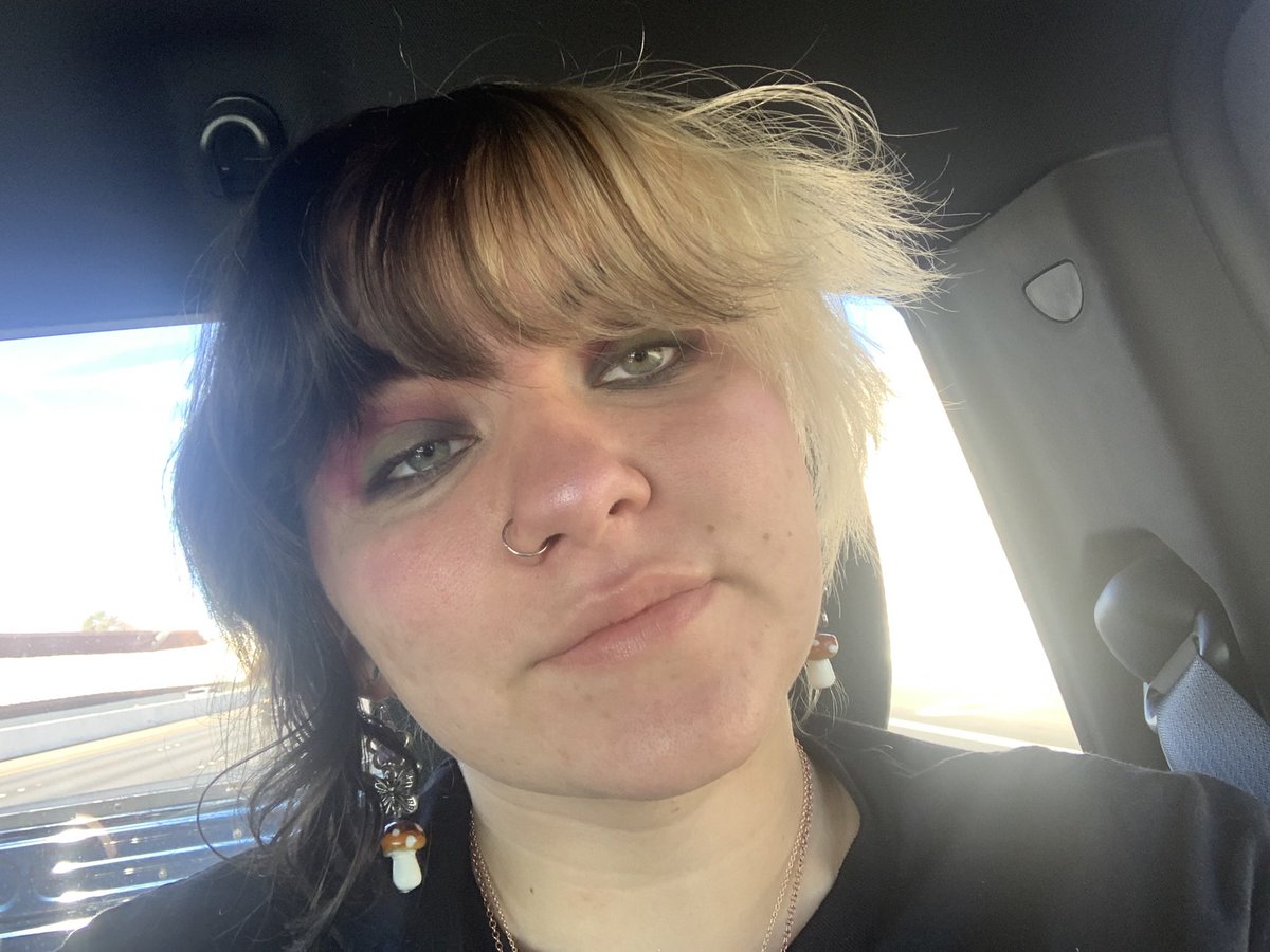 Mad Karin Studios tweet media