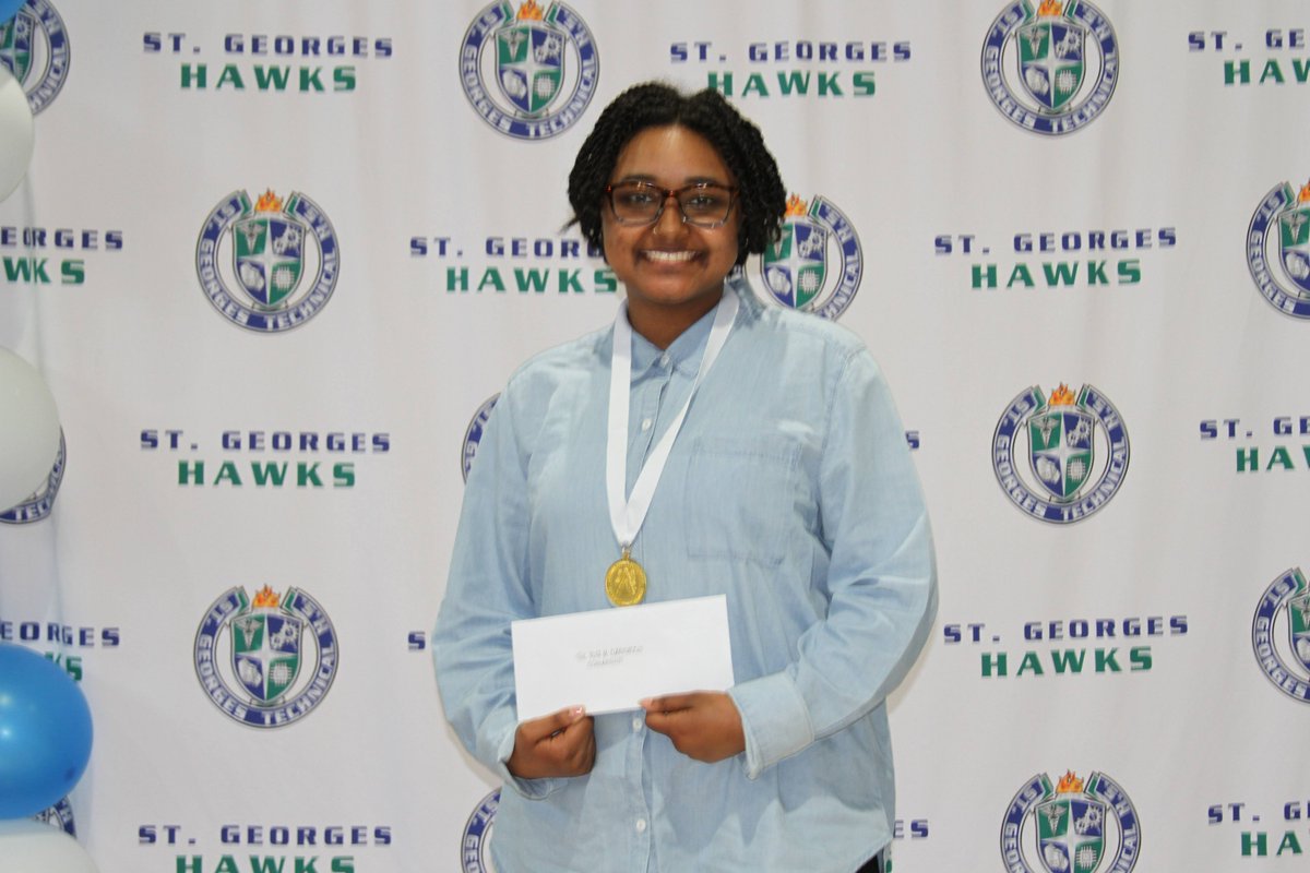 HawksSG's tweet image. Thank you so much to Otto Claricurzio for coming to our senior recognition ceremony to present the Rita Claricurzio Memorial Scholarship. This award is only given out to 1 student in NCCVT and we were proud to have the award of $1000 be presented to
Kayla Holmes! #SGClassOf2023