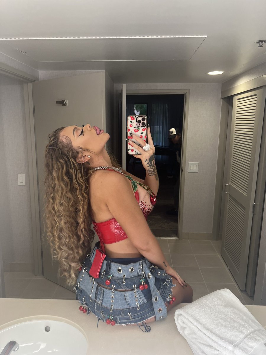 Latto's tweet image. 