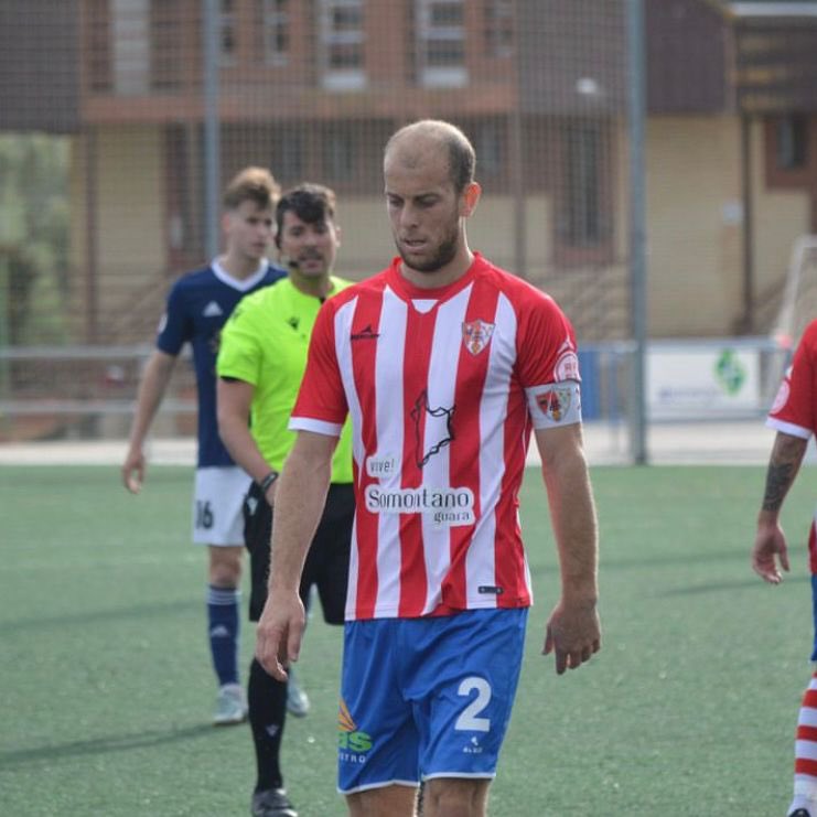 🔴⚪️ PERSO

El CAPITAN del vestuario, el que se ha encargado de poner a todos en “su sitio” y que bien lo ha hecho ya que todos hemos ido a 1️⃣ con la seriedad y el compromiso que él nos ha marcado.

Dentro del 🏟️, mi referencia al que lanzar la ⚽️ para que él la bajara al piso.