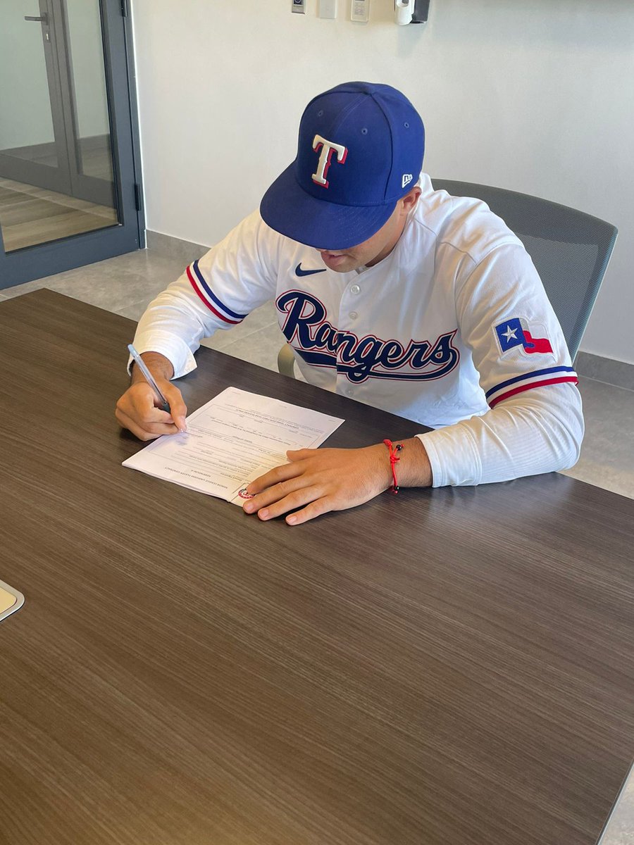 andyjoserg's tweet photo. 📢 “Me dijo así, muy natural: Danell, ya puedes llamar a tu papá y tu familia y darles la noticia. Te acabo de firmar con los Texas Rangers. Me quedé sin saber qué responder, hasta que recapacité y solo le di las gracias". 

👇👇👇 https://t.co/b1RAuxqLVZ