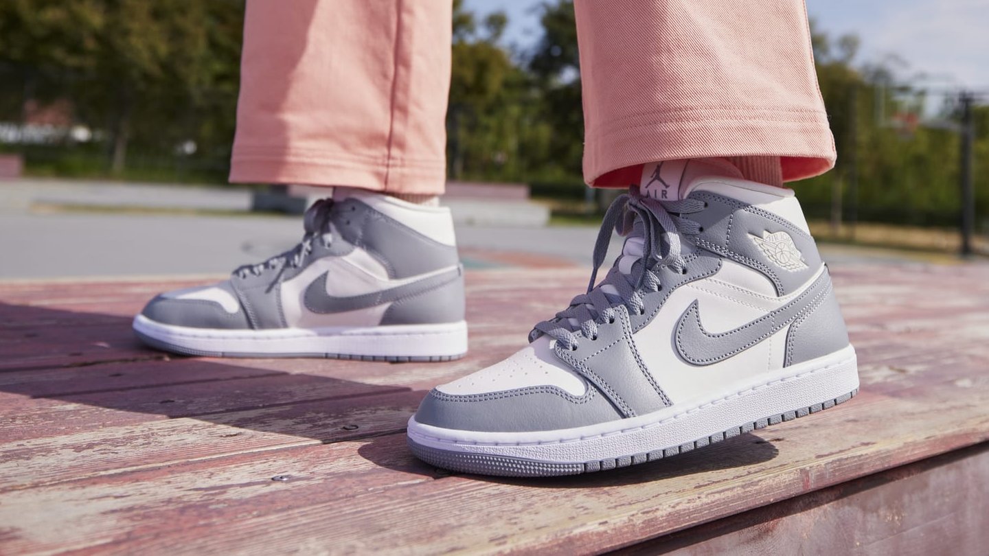 Jordan Air 1 Mid Women's - White/Grey