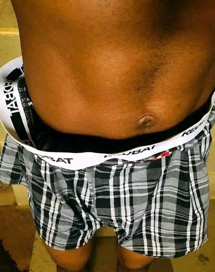 AdvoBarryRoux's tweet photo. Ladies please this behavior should stop, you are destroying our clothes. https://t.co/fyRfuXutQs
