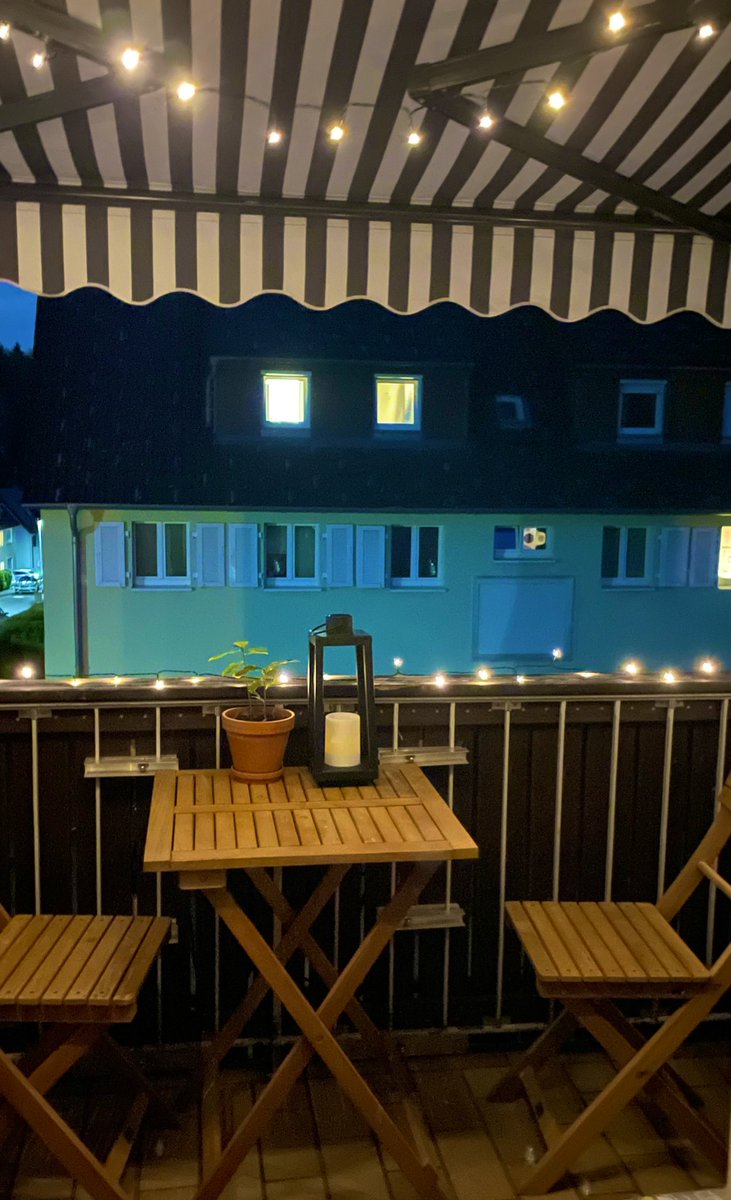 小さいバルコニーだけど、
キラキラさせるだけでウキウキ気分になる🥺✨

早速今日はバルコニーでワイン飲んだ🍷

暖かい日って最高だ🥺🥺🥺 https://t.co/sB2atY4ujj