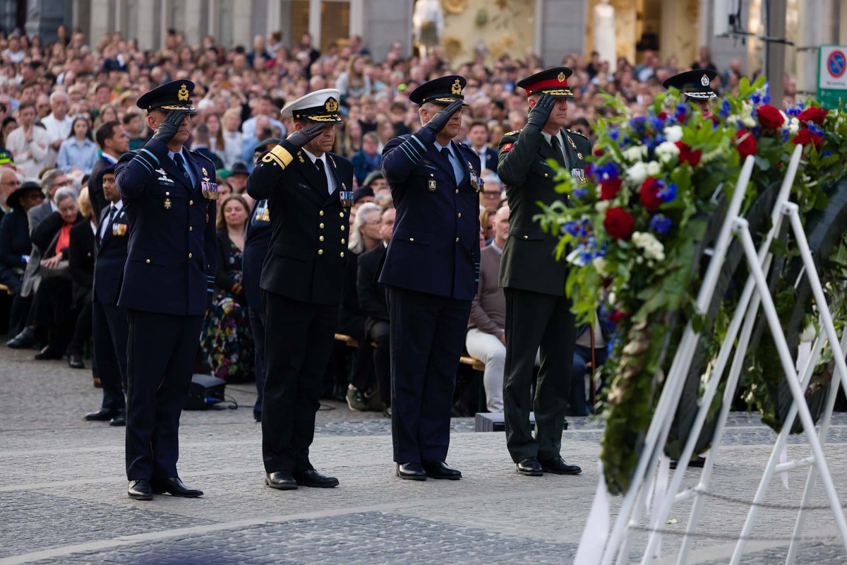 Generaal Onno Eichelsheim (@cds_defensie) on Twitter photo Je weet wat vrijheid waard is wanneer je weet wat vrijheid kost. #2minutenstil Je weet wat vrijheid waard is wanneer je weet wat vrijheid kost. #2minutenstil