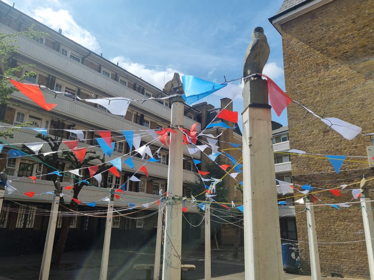 HistoryTown's tweet photo. The beautiful courtyards of St Pancras Housing in Somers Town really make it a royal celebration, where street parties used to happen. #architecture designed for people. Tragedy of lost #finials (The birds are replicas).
#coronation
#tradition #artineverydaylife #GilbertBayes https://t.co/jqLrxKRRzK