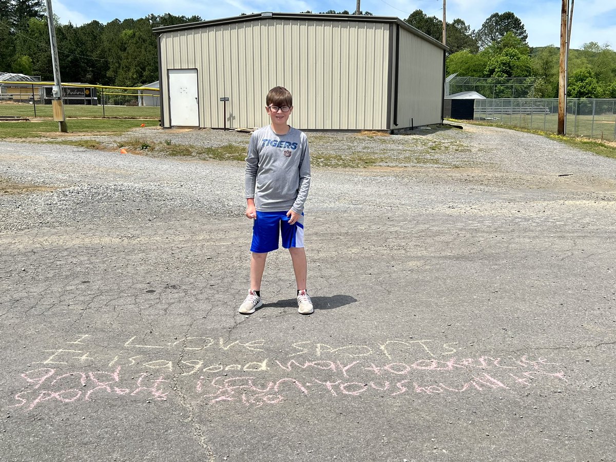 AmyLack1's tweet image. Sidewalk Poetry on a Beautiful Spring Day! @WoodvilleHS #nextlevel #sidewalkchalk #poetry @JCBOEal