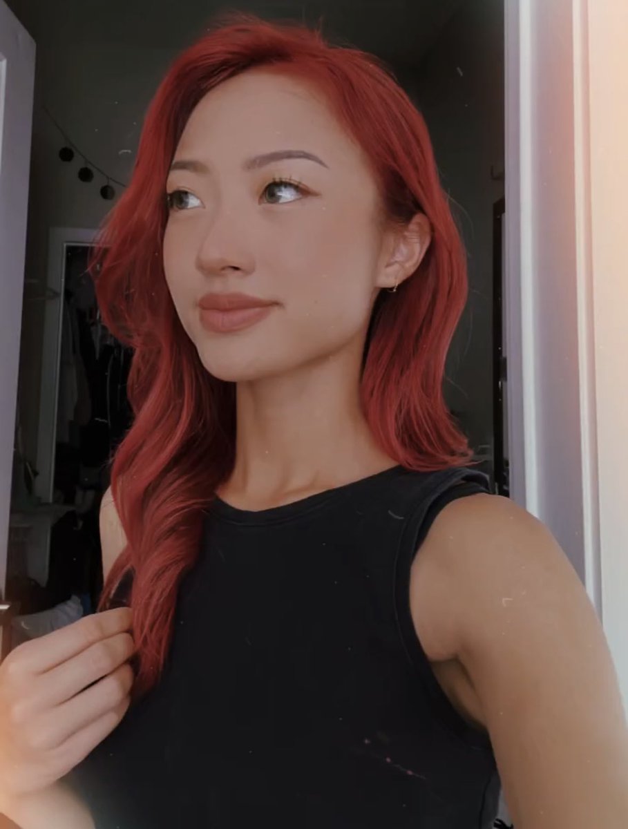 uhmitsjade's tweet photo. red hair me is definitely a power move https://t.co/YJcKvLFP21