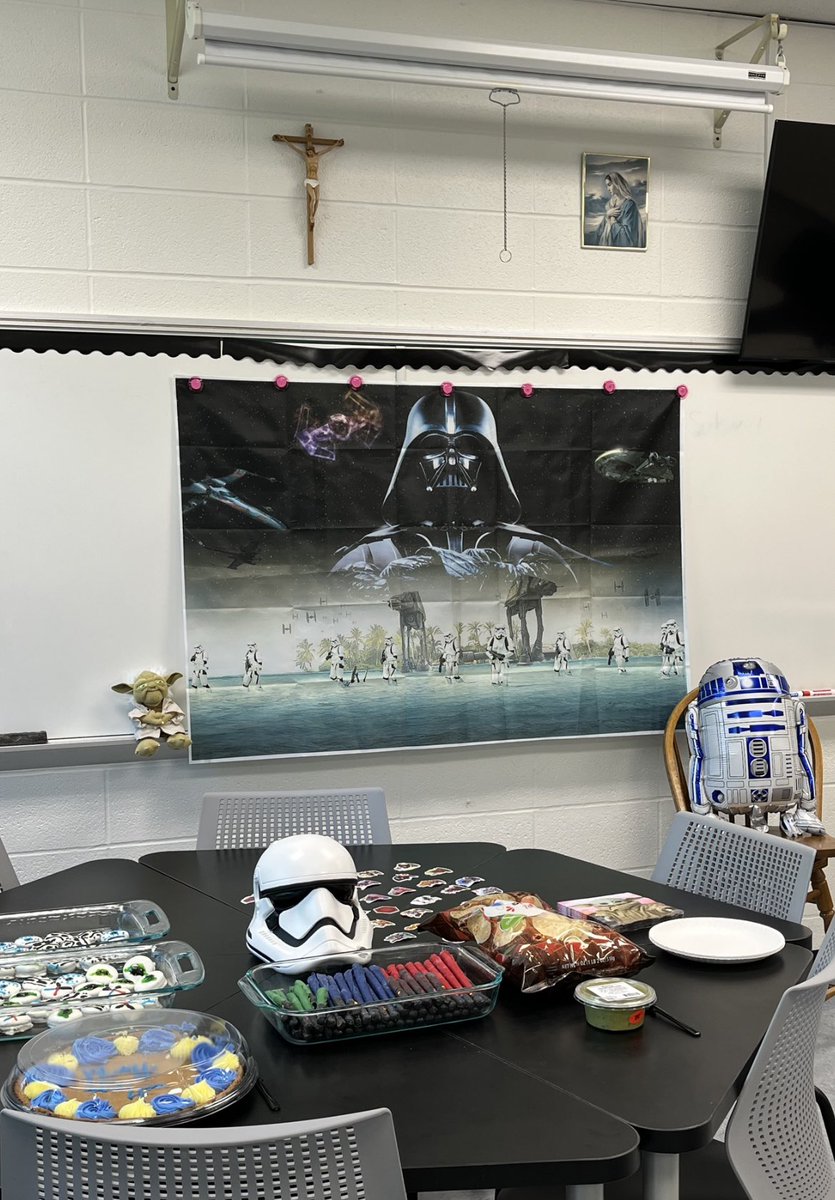 AlexNapoli14's tweet photo. Happy Star Wars Day from SDHS Star Wars Club! It was fitting that our last meeting of the school year landed on May 4th. A huge thank you to our senior leaders, TJ, Hayden, and Sam for an awesome year! #MayThe4thBeWithYou https://t.co/mtgHyBGchO