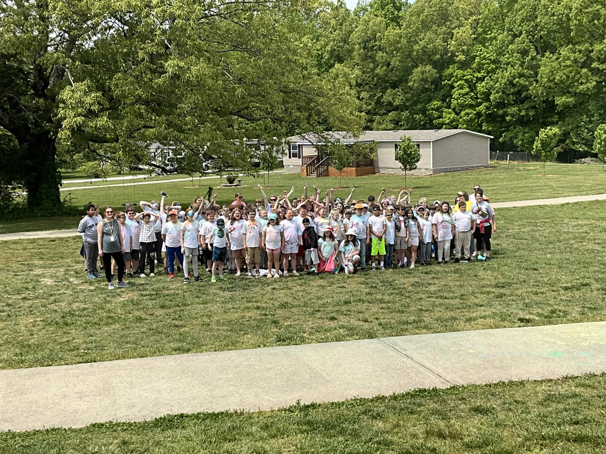 sumnertigers's tweet photo. Color run to celebrate our 3rd, 4th, and 5th graders and their hard work this SY. https://t.co/cYB0N5CNpQ