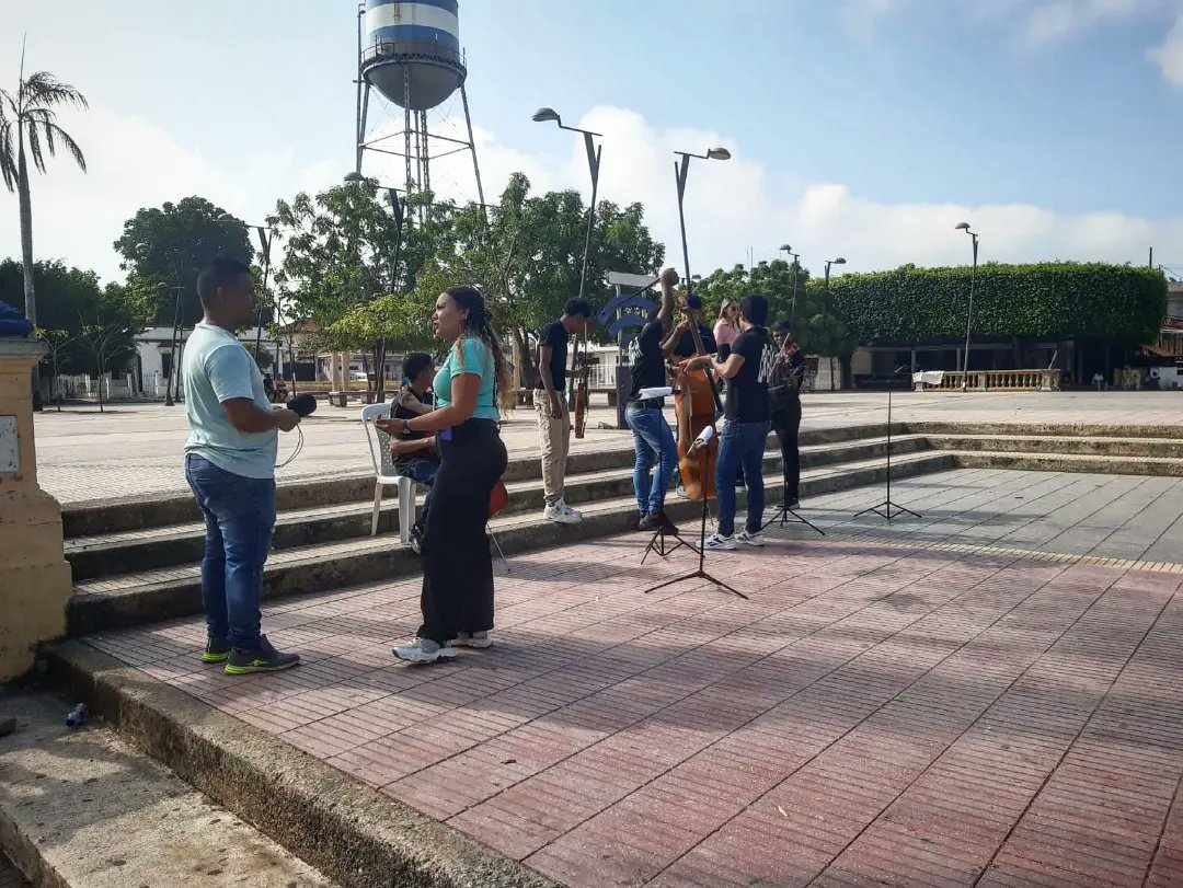 FCakikeOficial's tweet photo. En proceso de grabación de nuestro segundo cover musical 🎶 "Piel Canela" 🙌 con nuestros participantes de la sede Turbaco, Bolívar 🇨🇴 #musica #Colombia #lonuestro #covermusical #cakike https://t.co/5MIaH9U24a