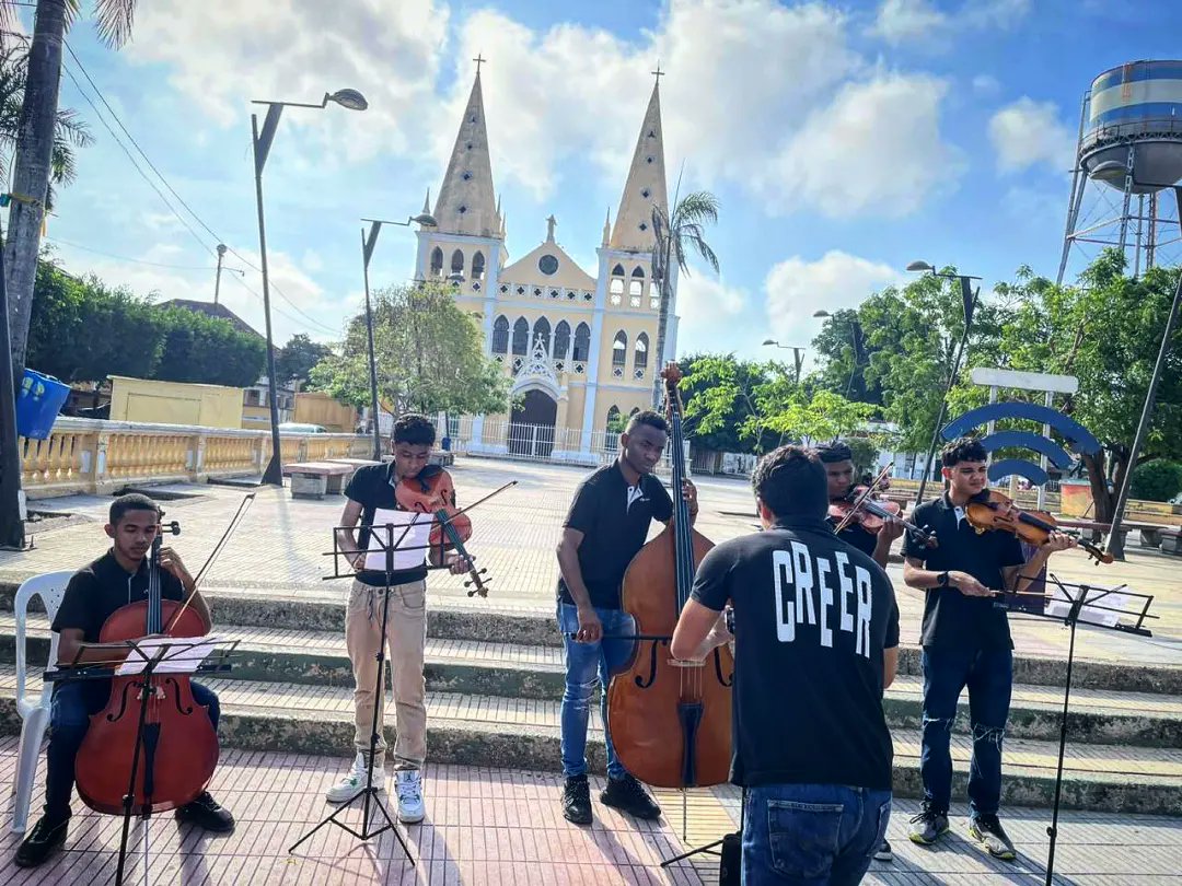 FCakikeOficial's tweet photo. En proceso de grabación de nuestro segundo cover musical 🎶 "Piel Canela" 🙌 con nuestros participantes de la sede Turbaco, Bolívar 🇨🇴 #musica #Colombia #lonuestro #covermusical #cakike https://t.co/5MIaH9U24a