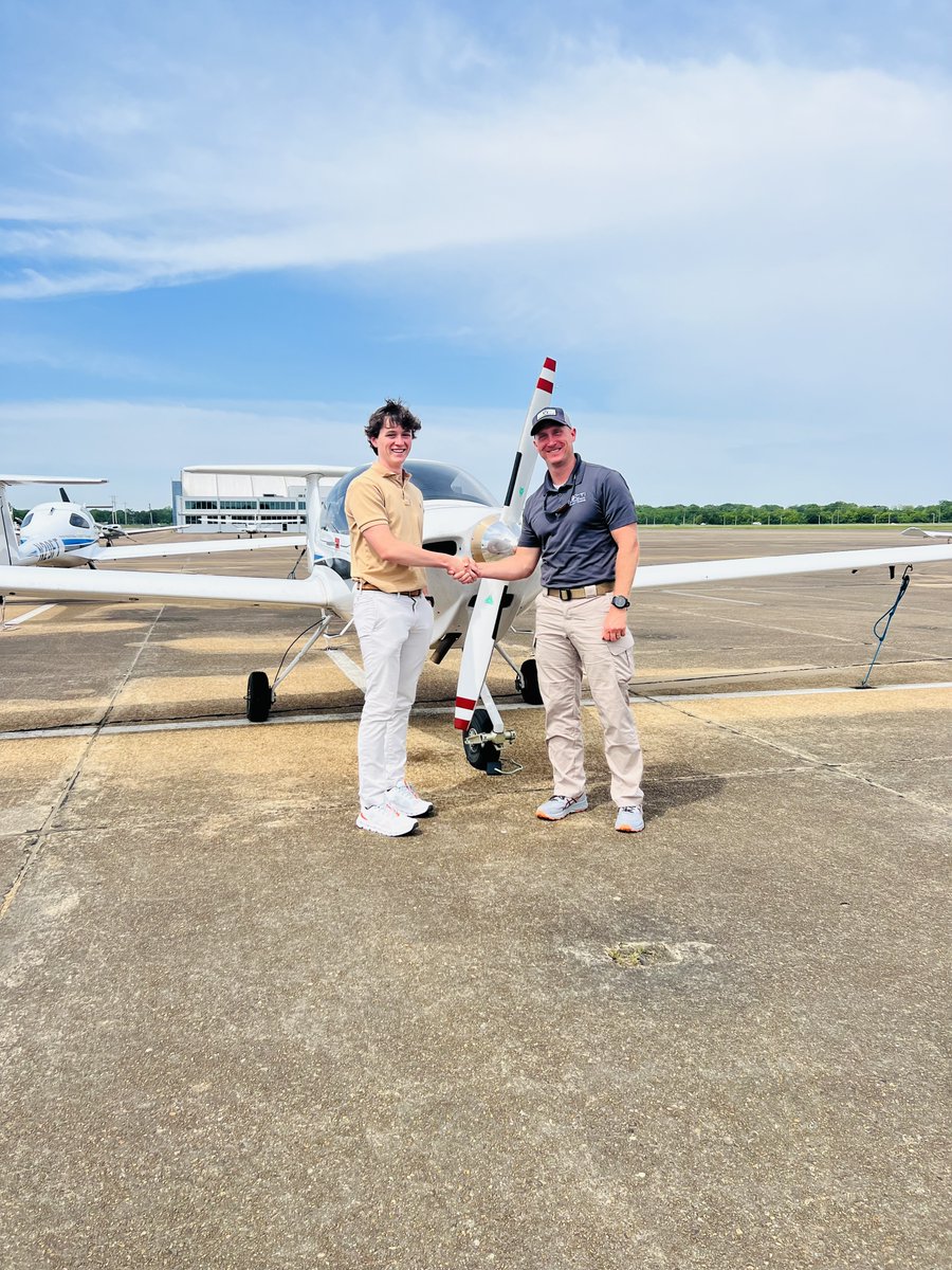 cville_schools's tweet photo. Congratulations to Hudson Hall for becoming the first CHS student to earn his Private Pilot License through the CHS Dual Enrollment Aviation Flight Program! @CHSCTE1 @CHSDragons https://t.co/8mATQN2Od4
