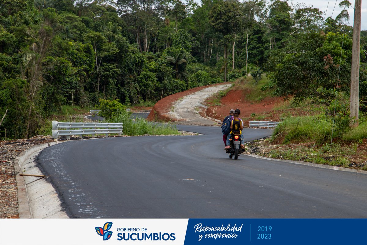 GobSucumbios's tweet photo. 🛣️// Avanzamos con la construcción del mega proyecto de asfaltado de 4.5 km desde km 12 vía al Coca hasta el Colegio del Milenio Hatun Sacha en la parroquia El Eno comunidad Yanayacu.

#AmadoChávezPrefecto
#ResponsabilidadYcompromiso
#VivirMejor https://t.co/KhsEUIUhfn