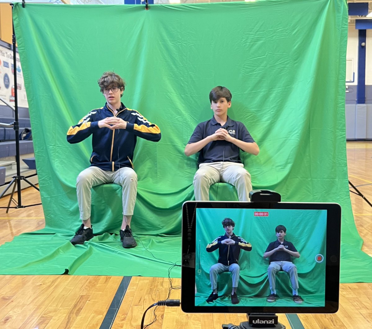 7th grade students have been learning about News Literacy and the importance of identifying bias and agenda in journalism. Ss are creating their own news story. Peers will determine if their story is credible or not. They have some very creative pieces! 📰